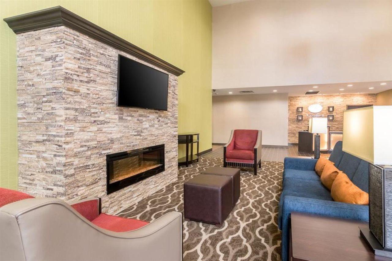 Comfort Suites Fairgrounds West Оклахома-Сіті Екстер'єр фото